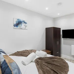 Stylish Modern Gem Golders Green Apartment London