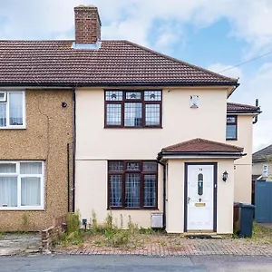 3 And 4 Bedrooms 2baths With Parking Apartment *