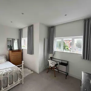 Cosy Single With Private Bathroom Homestay *