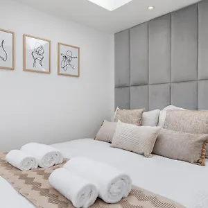 Flat In Queens Park London