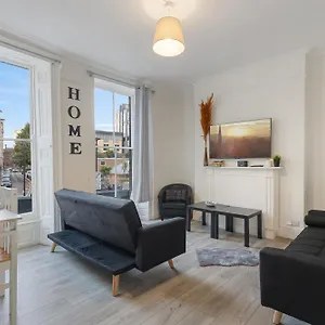 Apartment Cozy Retreat With 4 Bedrooms For Up To 10 Guests