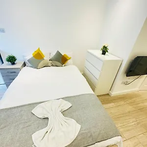 Studio Near Central Apartment