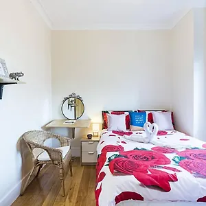Private Homely Bedroom In Kensington R1 Apartment *