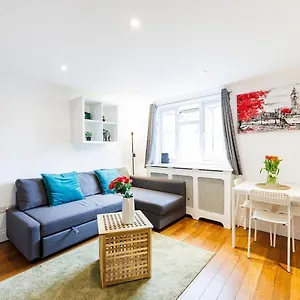 1 Bedroom Comfortable Flat In Kensington * London