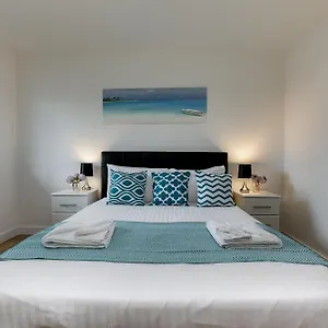 Stunning 1-bedroom With Private Balcony - Tower Point, Apartment *