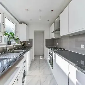 Amazing 4 Bed House In Kingston Kingston upon Thames (Greater London)