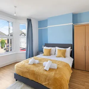 Large House Next Transport Apartment *