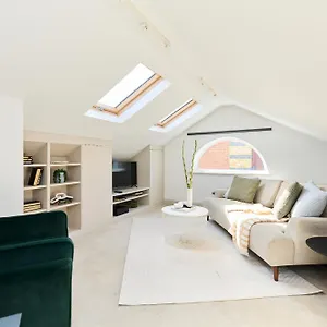 The Brunswick Retreat - Warm 3bdr Flat With Balcony London