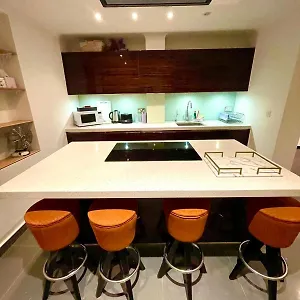 Private 1 Bed Flat Chelsea *