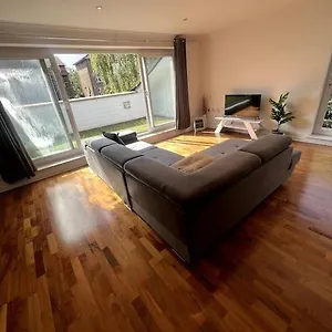 Holiday home Three Bedroom Luxury In Croydon *