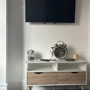 Apartment New 3 Brentford