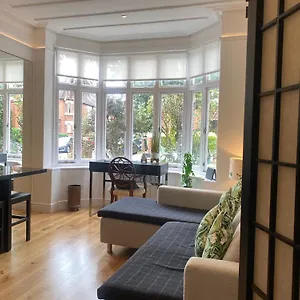 Interior Designed Flat Near Kew Botanical Gardens Apartment London