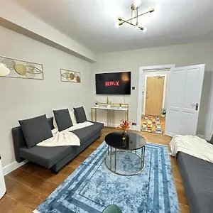 Apartment Comfortable Near Hyde Park