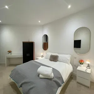 Stylish 2bedroom Apartment *