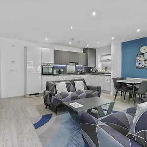 Apartment Luxury 2bedroom - 2bath - Prime Location - Patio Harrow on the Hill
