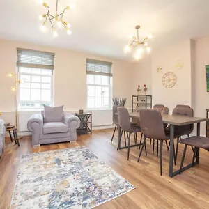 Spacy 3 Bedroom Woolwich
