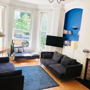Luxury Spacious On Mattock Lane
