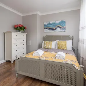Urban Escape - Spacious 3-Bedroom Home Close To Canary Wharf Holiday home London
