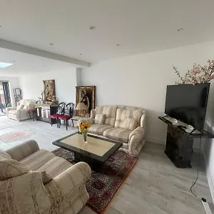 Luxury Near Wembley Homestay *