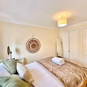 Apartment Central Beautiful Two Bedroom London