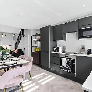 Apartment The Ultimate Hangout 4br Modern House With Garden Enfield