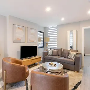 Apartment Earthy Elegance Stylish 4br For Urban Escapes