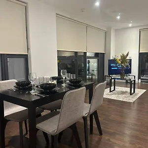 A Beautiful Two Bedroom Two Bathroom Apartment, A Few Minutes From The Iconic 02 Arena Apartment