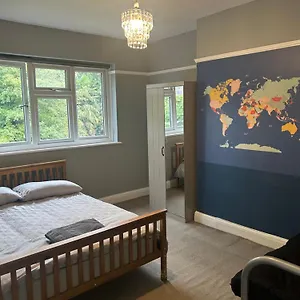 Serviced North London 4 Bed House