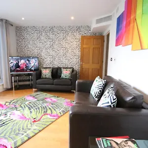 Desirable, Fashionable 2bed Flat In Chelsea London