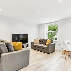 Apartment Lux St Johns Wood - Sleeps 7 London