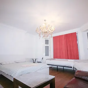 Spacious 4 Person Bedroom In Marylebone