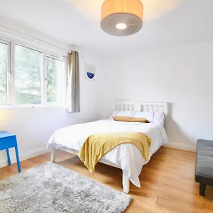 Apartment Full Close To Excel Centre, Airport , O2 Arena *