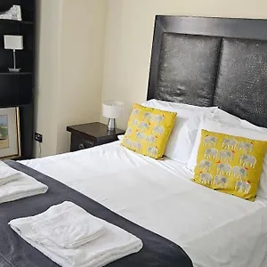 Apartment Spacious Two Bedroom In South Kensington London