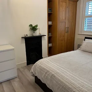 Earlsfield Near Wimbledon, Clapham, Waterloo London