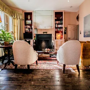 Apartment Elegant Flat With Stylish Decor