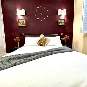 2 Bedroom In South Kensington By Wild Apartment