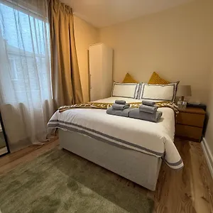 Compact And Friendly Price Homestay London