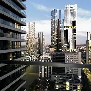 Luxury High Rise 2-bed With Lovely View In Canary Wharf * London