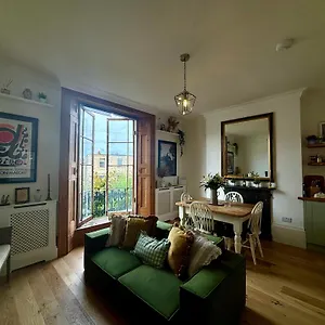 Vintage-inspired 1bd Flat In De Beauvoir Town Apartment London