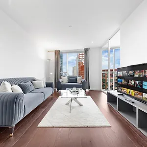 18th Floor Luxury 2 Bedroom, 2 Bathroom Sky View With Rooftop Access & Gym! Unbeatable Experience & Extreme Value! Apartment