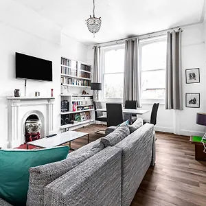 Spacious Flat Near Primrose Hill & Camden Pass The Keys Apartment