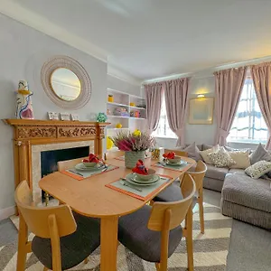 Apartment Culross Residences London
