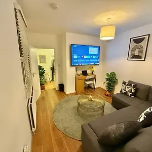 Cozy 1-bedroom Flat Apartment *