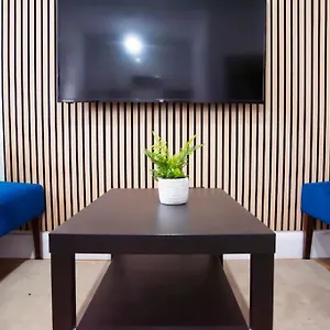 Apartment Smart Modern, Split Level Flat, Free Parking London