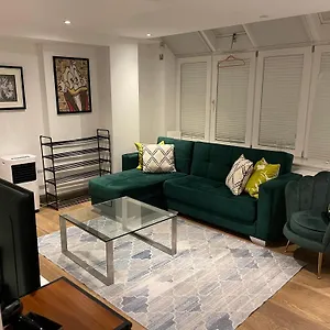 Hernstons Place