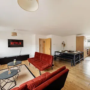 Apartment Spacious Heathrow 2-bed With London Access - Free Parking Feltham