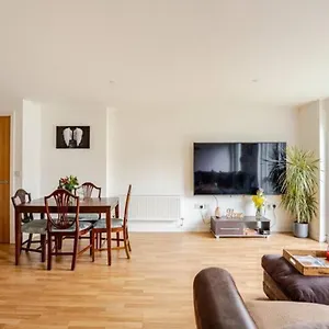 The Nest Of Forest Hill * London