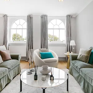 Penthouse Overlooking Hyde Park Apartment London
