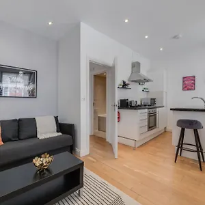 The Lipstick Palace - Fitzrovia - By Frankie Says Apartment