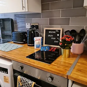 Cosy With Kitchenette And Private Bathroom - 15mins To London! London